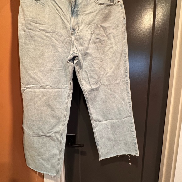 NWT Abercrombie & Fitch Curvy Love - Light Blue High Rise Jeans, size 34 - Picture 4 of 4